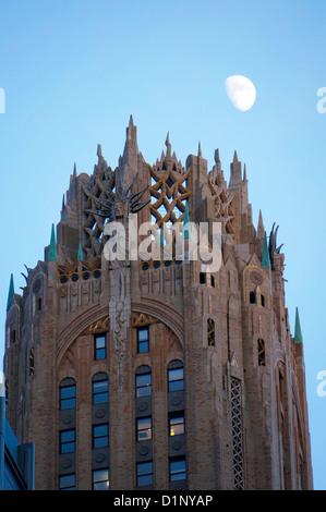 Ore del sorgere oltre 570 Lexington Avenue Building di New York City, NY Foto Stock