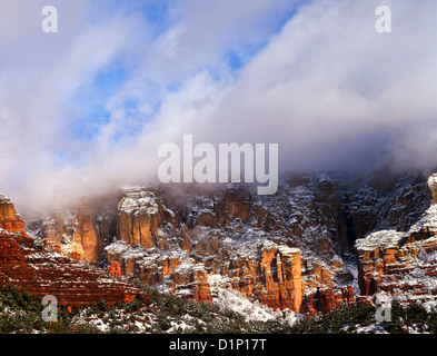 Red Rock-Secret Mountain Wilderness Area con neve fresca, Central Arizona. Stati Uniti d'America Coconino County & National Forest. Foto Stock