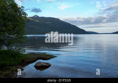 Cruise Loch Lomond barca vicino a Tarbet, Scozia Foto Stock