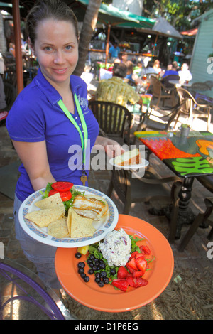 Key West Florida, Keys Bahamas Village, Petronia Street, Blue Heaven, ristorante ristoranti, cibo, caffè, al fresco marciapiede fuori tavoli, woma Foto Stock