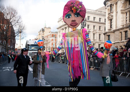 Londra il primo giorno del nuovo anno Parade 2013 Martedì 1 Gennaio, Whitehall, London, England, Regno Unito Foto Stock