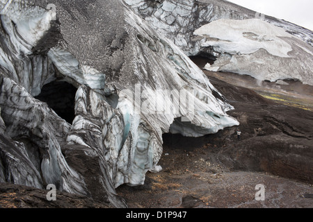 Le grotte di ghiaccio a Hrafntinnusker, altipiani di Islanda Foto Stock
