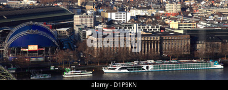 Ariel panorama, città di Colonia, la cattedrale di Colonia, St Martins chiesa, il fiume Reno, Renania settentrionale-Vestfalia, Germania, Europa Foto Stock