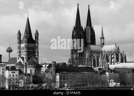 Ariel panorama, città di Colonia, la cattedrale di Colonia, St Martins chiesa, il fiume Reno, Renania settentrionale-Vestfalia, Germania, Europa Foto Stock