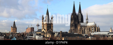 Ariel panorama, città di Colonia, la cattedrale di Colonia, St Martins chiesa, il fiume Reno, Renania settentrionale-Vestfalia, Germania, Europa Foto Stock