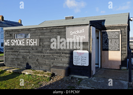 Un pescatore del capanno in Aldeburgh,Suffolk, Regno Unito, un ben noto attrazione turistica in città. - Logo rimosso Foto Stock