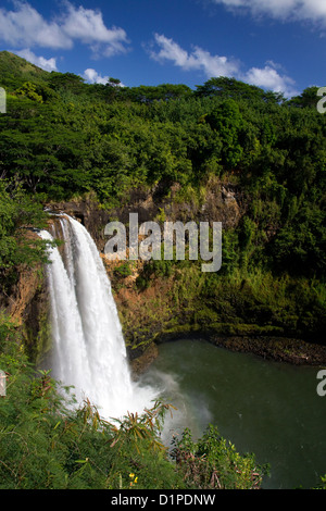 Cascate Wailua situato sul Fiume Wailua nel fiume Wailua stato parco sul lato orientale dell'isola di Kauai, Hawaii, Stati Uniti d'America. Foto Stock