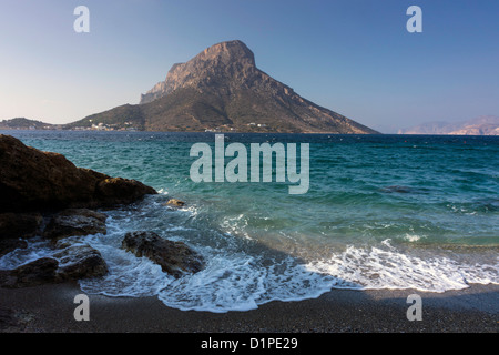 Isola di Telendos visto da Kalymos, Grecia Foto Stock