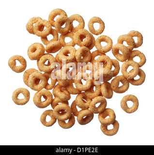 Cheerios cereale isolati su sfondo bianco Foto Stock