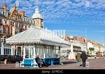 Vittoriano ristrutturato rifugi elencati sulla passeggiata lungomare Georgian Esplanade a Weymouth Dorset England Regno Unito GB EU Europe Foto Stock