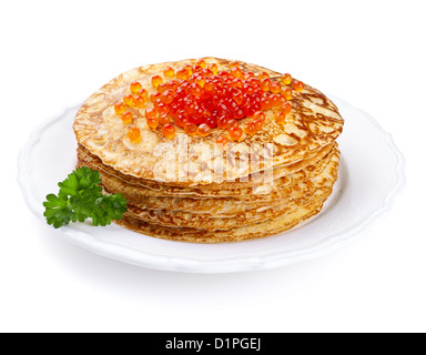 Pila di pancake con caviale di salmone su sfondo bianco Foto Stock