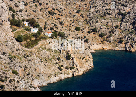 La piccola cappella con alberi da mare, Vathi, Kalymnos, Grecia Foto Stock