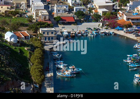 Le piccole imbarcazioni da pesca, Vathi Harbour, Kalymnos, Grecia Foto Stock