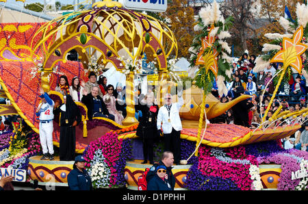 Il Kiwanis International ' un bambino Magic Carpet Ride' galleggiante durante la 124Rose Parade su Colorado Blvd. a Pasadena, in California martedì, 1 gennaio 2012. Foto Stock