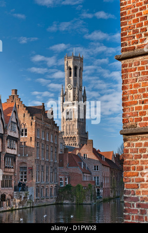 Belfort Belfry e Rozenhoedkaai Bruges Belgio Foto Stock