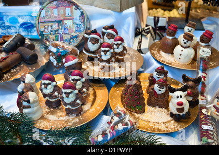 La finestra di visualizzazione in negozio di cioccolato Bruges Belgio Foto Stock