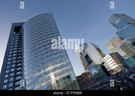 I Paesi Bassi, Amsterdam, quartiere degli affari Zuidas chiamato. A sinistra di ABN-AMRO Bank headquarters. Foto Stock