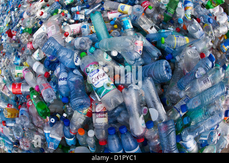 I Paesi Bassi, Amsterdam, plastica bottiglie da bere. Rifiuti. Foto Stock