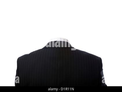 Vista posteriore della testa di uomo vestito da indossare su sfondo bianco concetto di testa vuota. Foto Stock