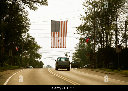 Grande bandiera americana appesa Foto Stock