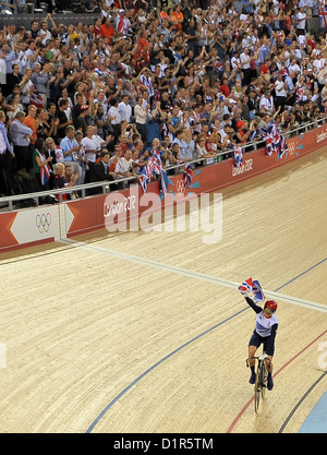 Victoria Pendleton (GBR, Gran Bretagna) festeggia conquistando la womens keirin ciclismo su pista Foto Stock