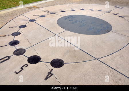 Spagna, Barcellona. Analemmatic sundial, Plaça de la Reina Maria Cristina. Foto Stock