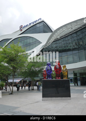 Plaza Singapore è un moderno centro commerciale situato lungo la Orchard Road, Singapore. Foto Stock