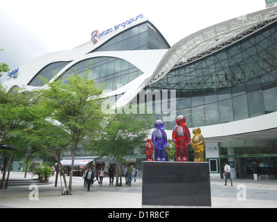 Plaza Singapore è un moderno centro commerciale situato lungo la Orchard Road, Singapore. Foto Stock