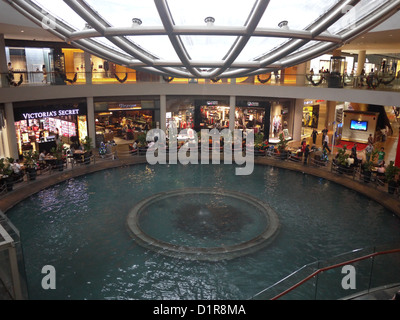 L'Occhio di pioggia sopra il centro commerciale per lo shopping canal Foto Stock