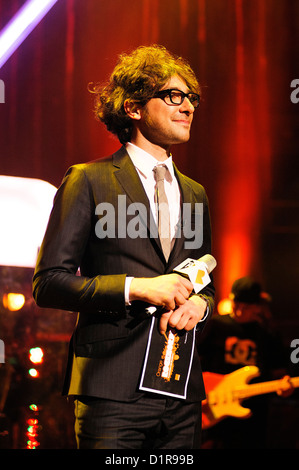 Alex Zane presenta gli spettacoli al concerto Orange Rockcorps alla Royal Albert Hall di Londra, 24 settembre 2010. Foto di Julie Edwards Foto Stock