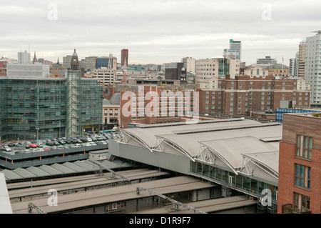 Leeds City Centre; vista da sopra la stazione ferroviaria Foto Stock