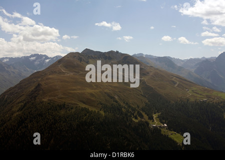 Il Jakobshorn e Jakobshorn seggiovia stazione e hotel e la Jatzhorn Davos Grigioni Svizzera Foto Stock