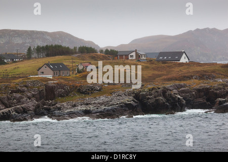 Croft case sulle rive di Loch pecora nelle Highlands scozzesi Foto Stock