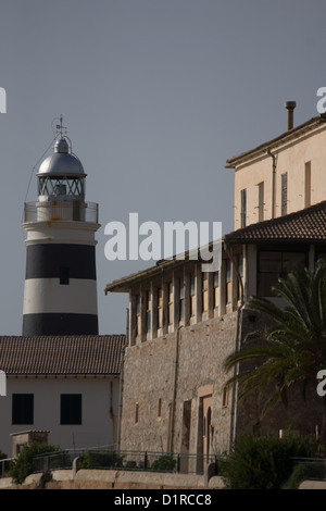 Sul Northwestcoast di Mallorca ligthhouses è stata importante per secoli per aiutare le navi di evitare le scogliere e Foto Stock