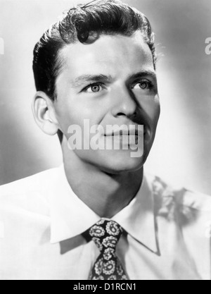 FRANK SINATRA (1915-1998) US cantante e attore di cinema circa 1944 Foto Stock