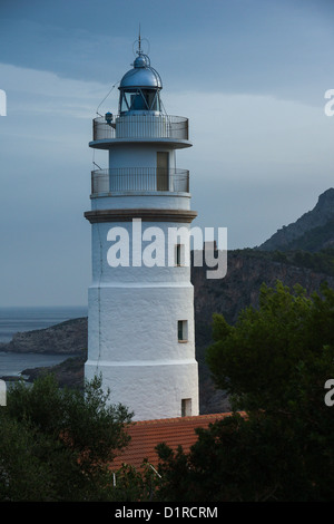 Sul Northwestcoast di Mallorca ligthhouses è stata importante per secoli per aiutare le navi di evitare le scogliere e Foto Stock