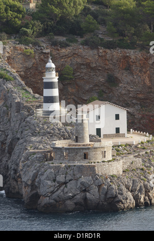 Sul Northwestcoast di Mallorca ligthhouses è stata importante per secoli per aiutare le navi di evitare le scogliere e Foto Stock