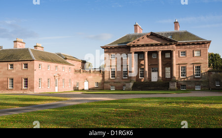 Paxton House station wagon, Berwickshire, maestosa casa accanto al fiume Tweed - l'ingresso e le ali Foto Stock