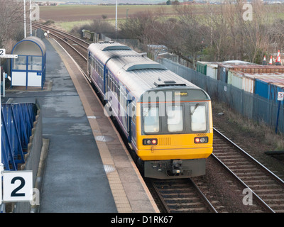 Nord del convoglio ferroviario sulla a Darlington Saltburn derivazione di linea in partenza stazione Marske verso Saltburn Foto Stock