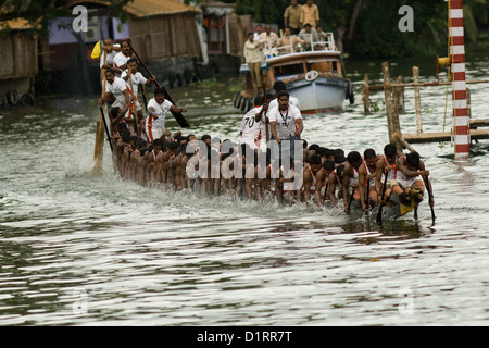 Houseboat in punnamada backwaters di Alleppey, Kerala. Foto Stock