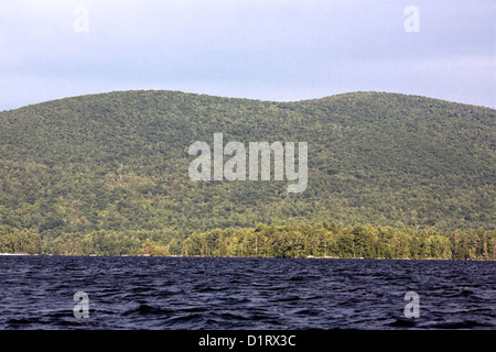 Vista di Redhill dal lago Squam, New Hampshire, STATI UNITI D'AMERICA Foto Stock