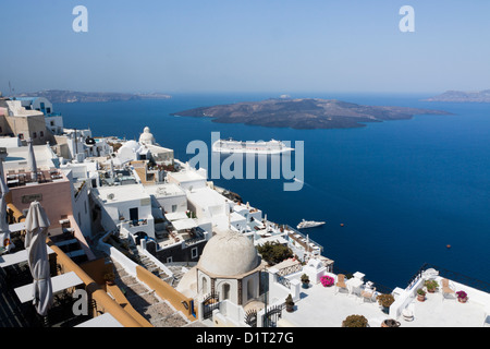 Vista panoramica dell'isola greca di Santorini nel Mare Egeo Foto Stock