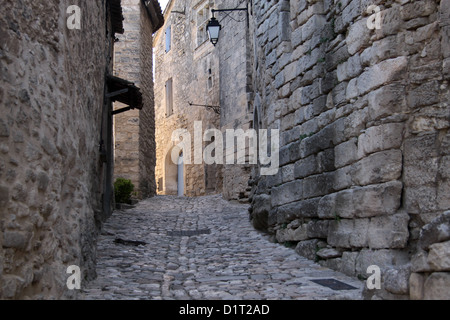 Village Street in Lacoste in Provenza, Francia Foto Stock