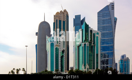 Edifici alti nel nuovo centro città, West Bay, Doha, Qatar Foto Stock