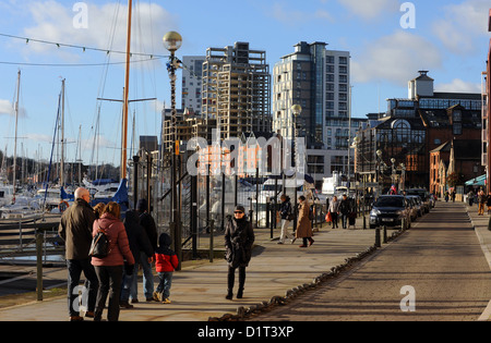 Ipswich Regno Unito - passeggiate nella storica area del litorale che è stato rigenerato Foto Stock