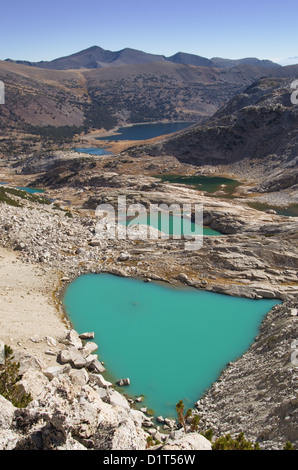 Laghi di origine glaciale sotto il monte Conness con milky blu acqua glaciale Foto Stock