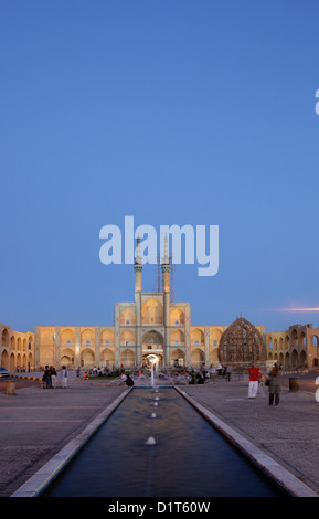 Amir Chakhmaq complessa al crepuscolo, Yazd, Iran Foto Stock