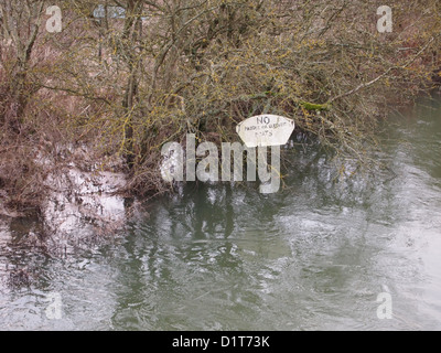 Inondazioni in campagna, fiumi inondazioni e sentieri Foto Stock