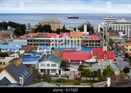 Vista di Punta Arenas, Cile, dal Mirador Cerro la Cruz Foto Stock