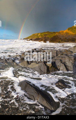 Dollar Cove con Rainbow; Gunwalloe; Cornovaglia; Regno Unito Foto Stock